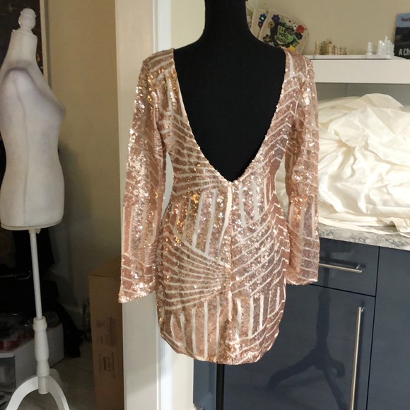 Gold Sequins Open back long sleeve mini - Picture 4 of 7